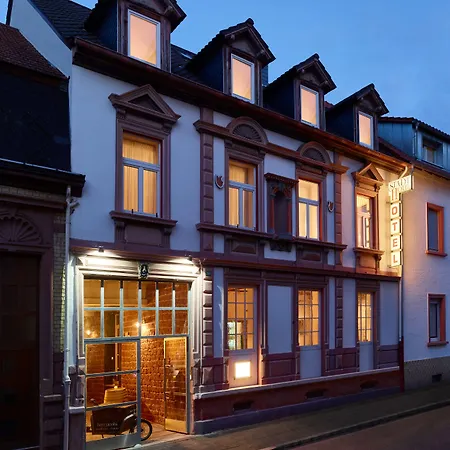 Stadthotel Pensión 3*