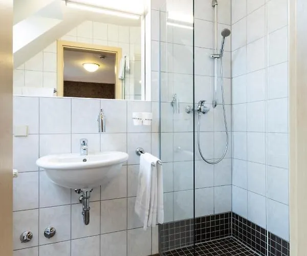 斯塔德酒店 3* 凯撒斯劳滕